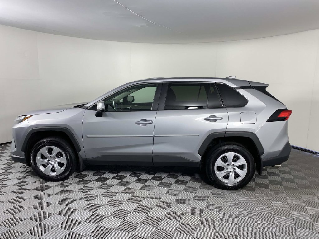 Used 2025 Toyota RAV4 LE AWD/4WD image 5