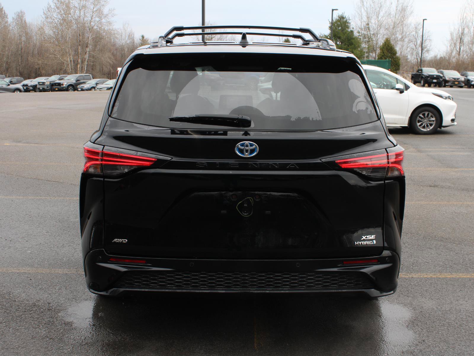 Used 2022 Toyota Sienna XSE w/ XSE Plus Package image 6