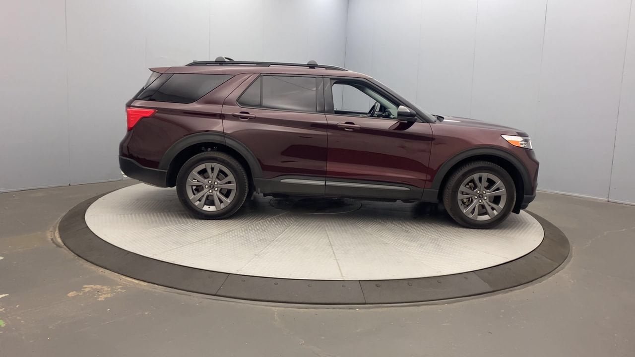 Used 2022 Ford Explorer XLT w/ Equipment Group 202A AWD/4WD image 6