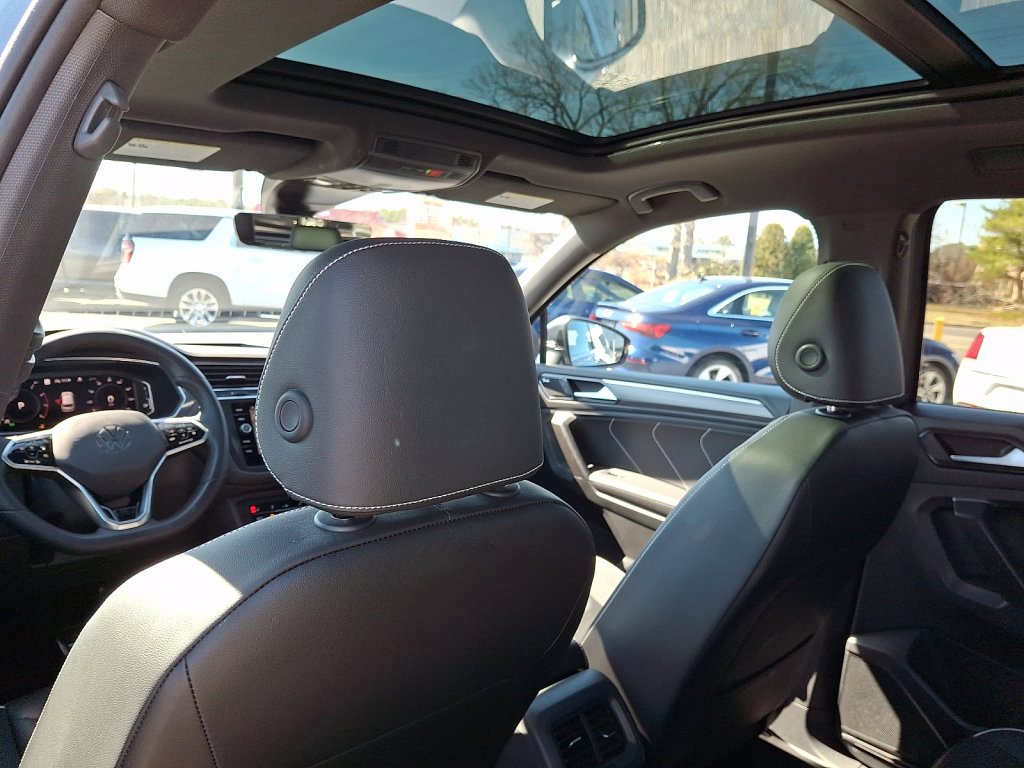 Used 2024 Volkswagen Tiguan SEL R-Line image 21