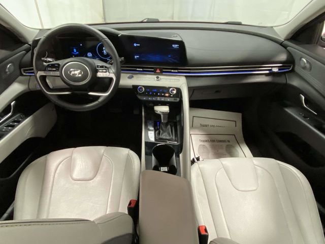 Used 2022 Hyundai Elantra Limited image 9