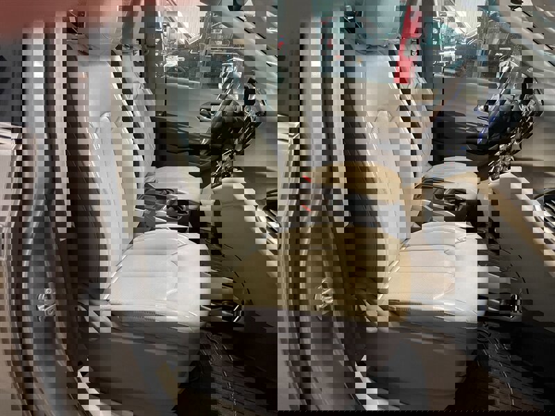 Used 2018 Chrysler Pacifica Touring-L image 17