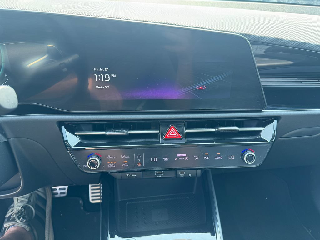 Used 2023 Kia Niro SX Touring FWD image 18