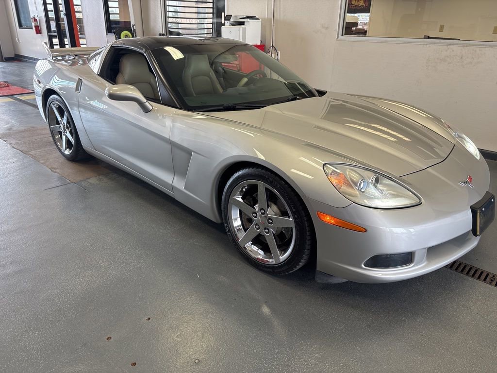 Used 2005 Chevrolet Corvette Coupe w/ Preferred Equipment Group RWD image 1