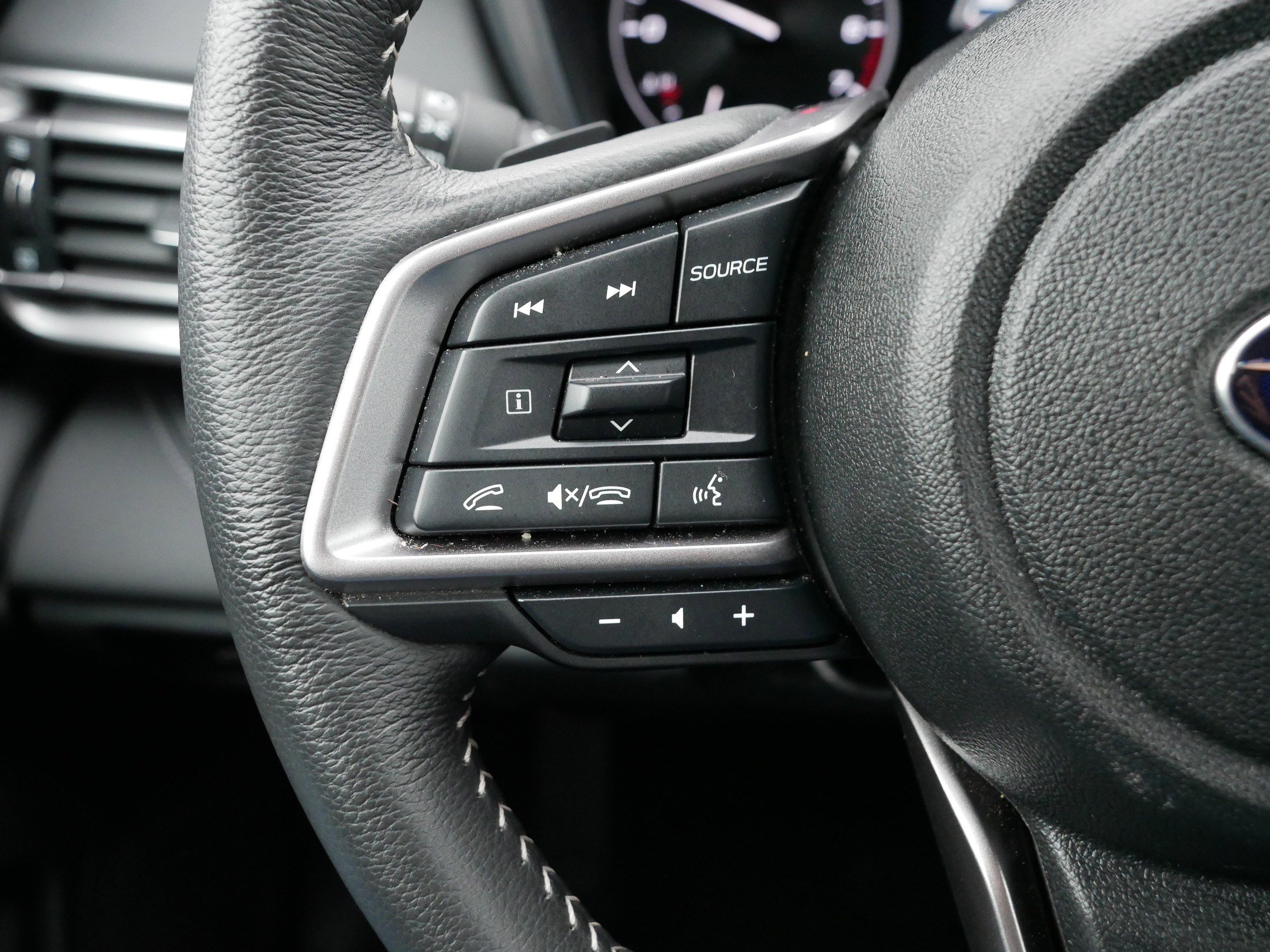 Certified 2025 Subaru Outback Limited image 31