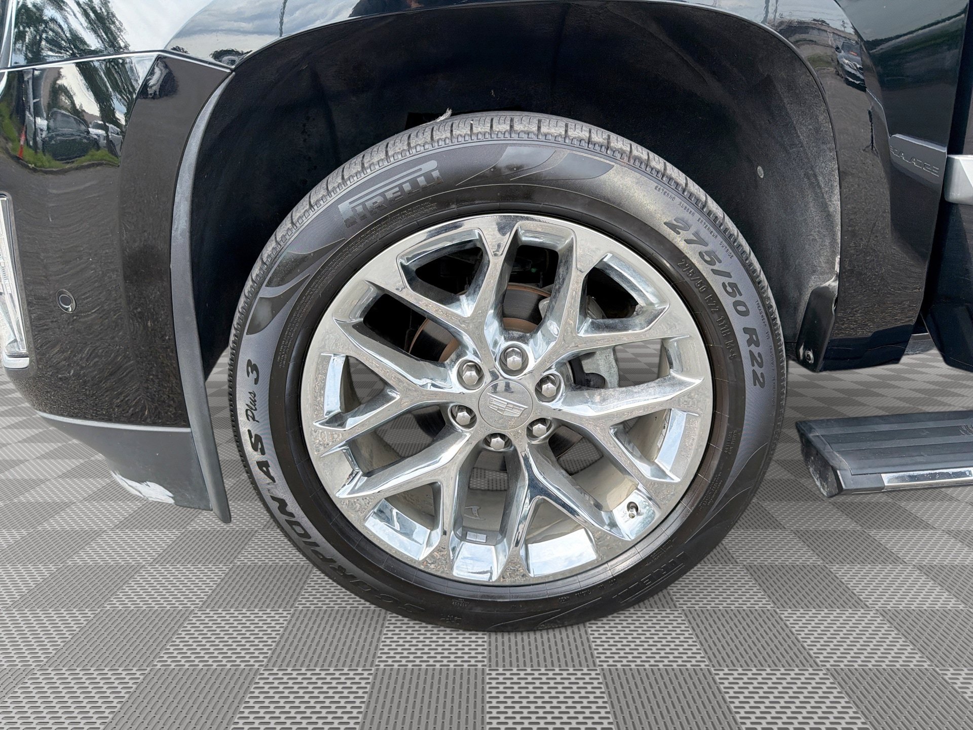 Used 2019 Cadillac Escalade ESV Premium Luxury RWD image 19