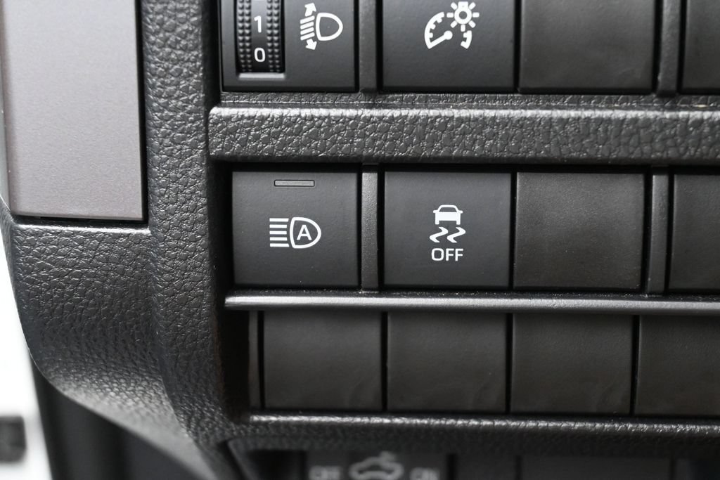 Used 2025 Toyota Tacoma SR5 AWD/4WD image 15