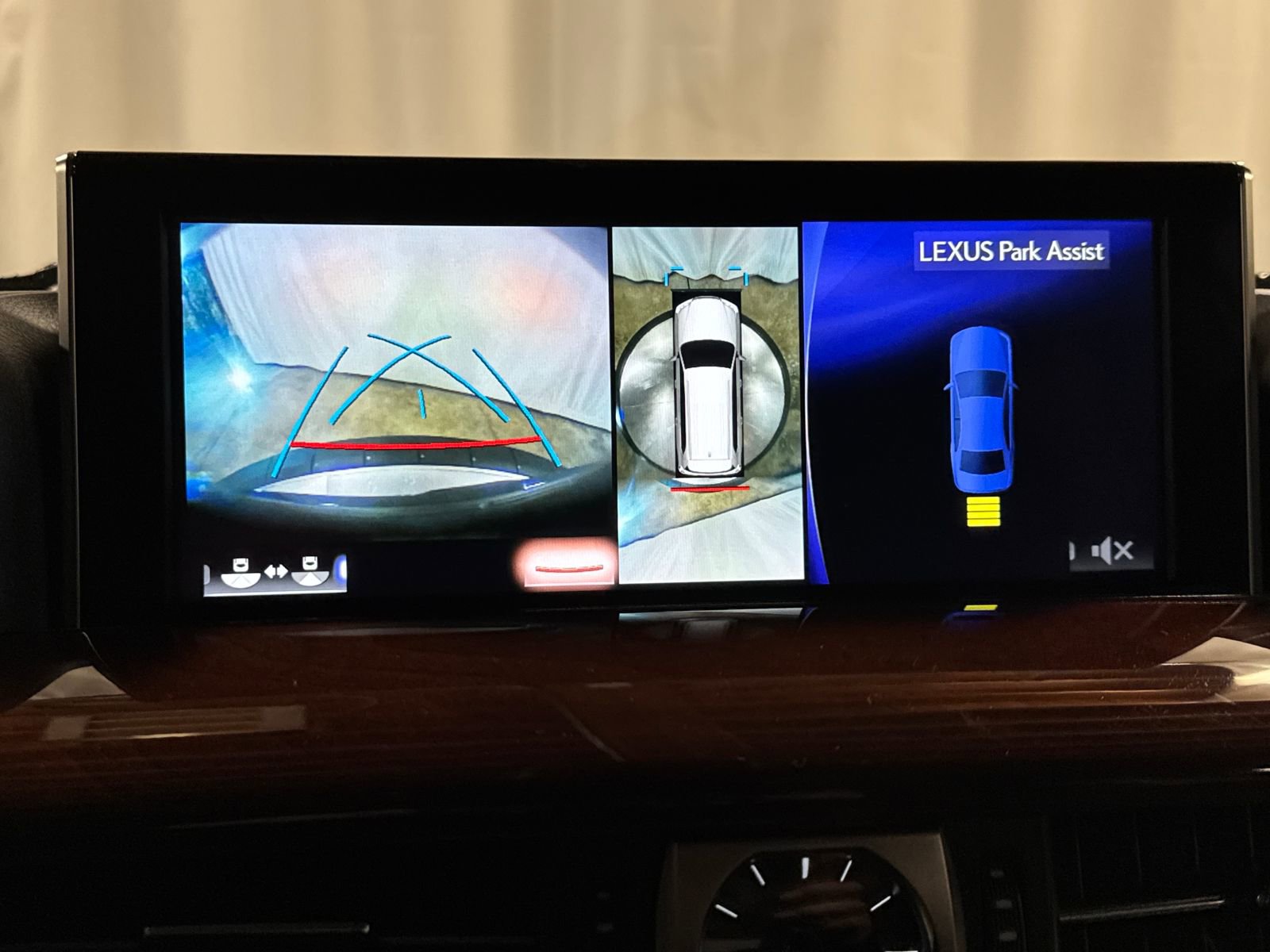 Used 2018 Lexus LX 570 4WD w/ Luxury Package image 25