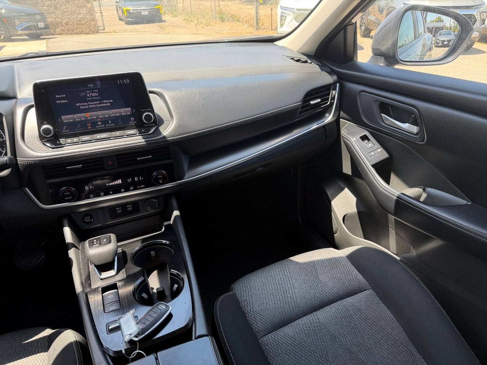 Used 2025 Nissan Rogue SV FWD image 37
