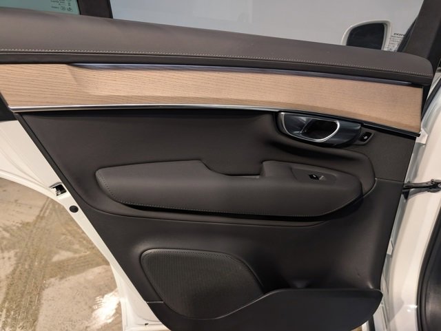 Used 2025 Volvo XC90 B6 Plus image 23