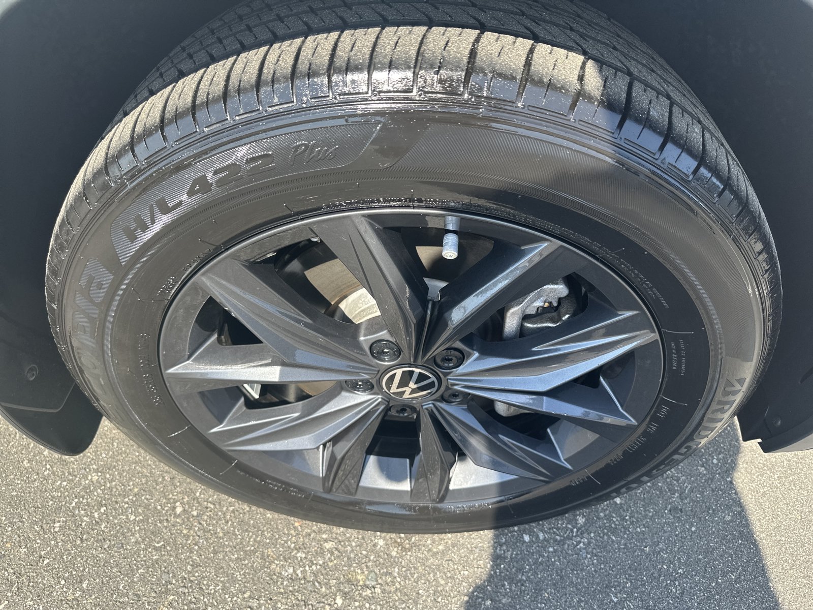 Used 2024 Volkswagen Tiguan SE FWD image 35