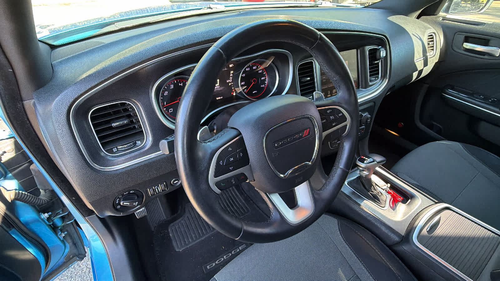 Used 2015 Dodge Charger SXT RWD image 10