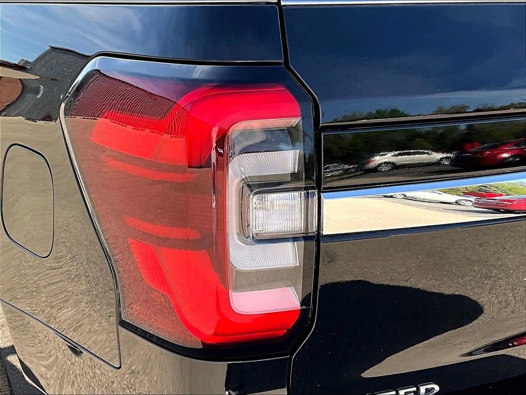 Used 2024 Ford Expedition Limited AWD/4WD image 27