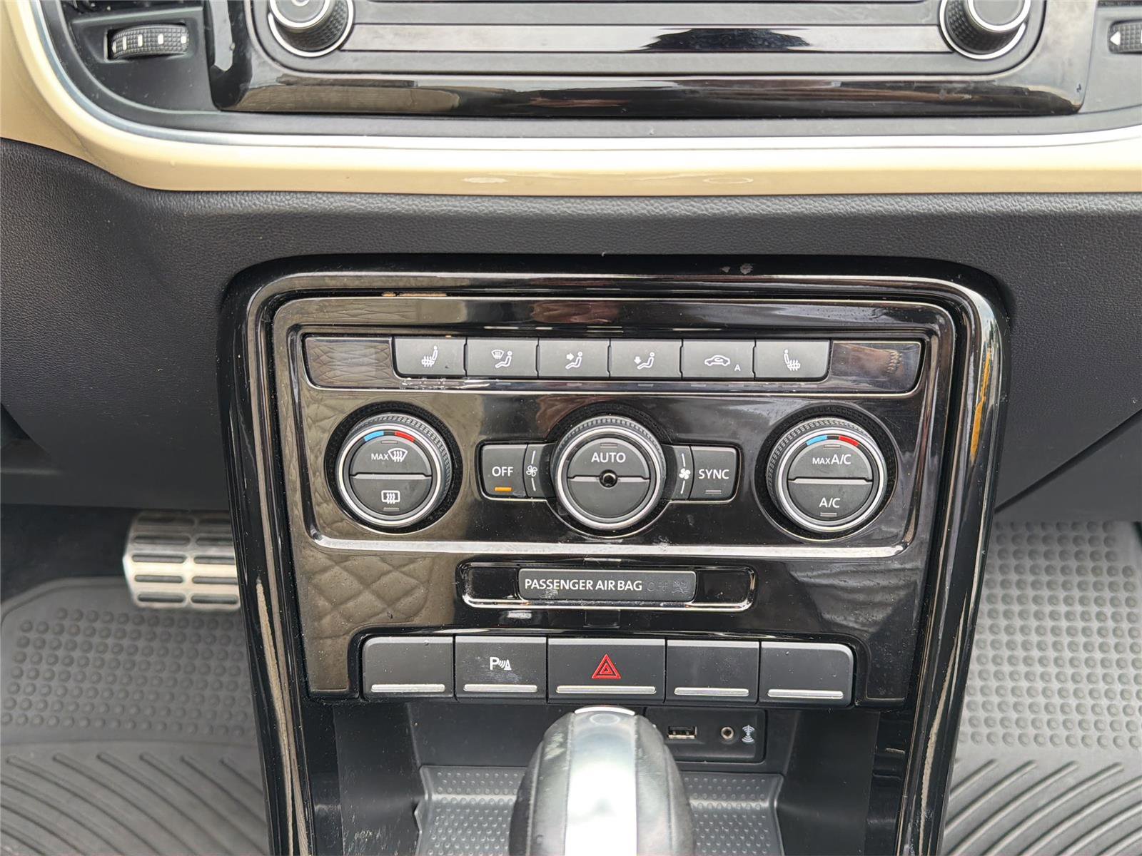 Used 2019 Volkswagen Beetle 2.0T Final Edition SEL FWD image 20