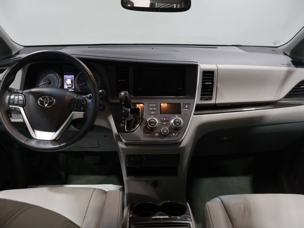 Used 2017 Toyota Sienna XLE image 16
