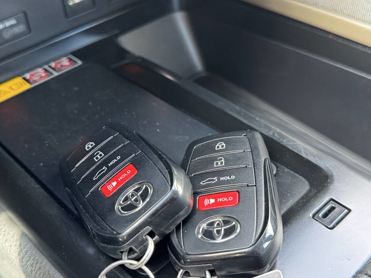 Used 2025 Toyota Camry LE image 30