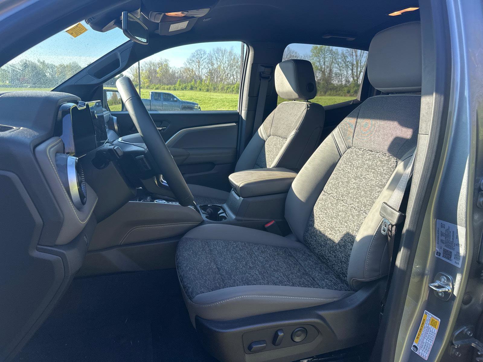 Used 2024 Chevrolet Colorado ZR2 w/ Technology Package AWD/4WD image 6