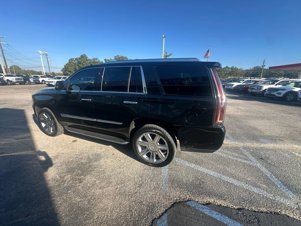 Used 2020 Cadillac Escalade Luxury image 4