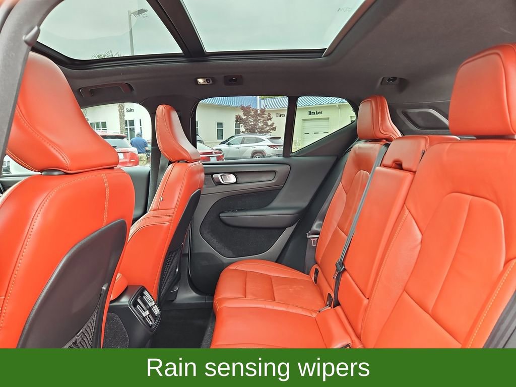 Used 2019 Volvo XC40 T4 Inscription FWD image 25