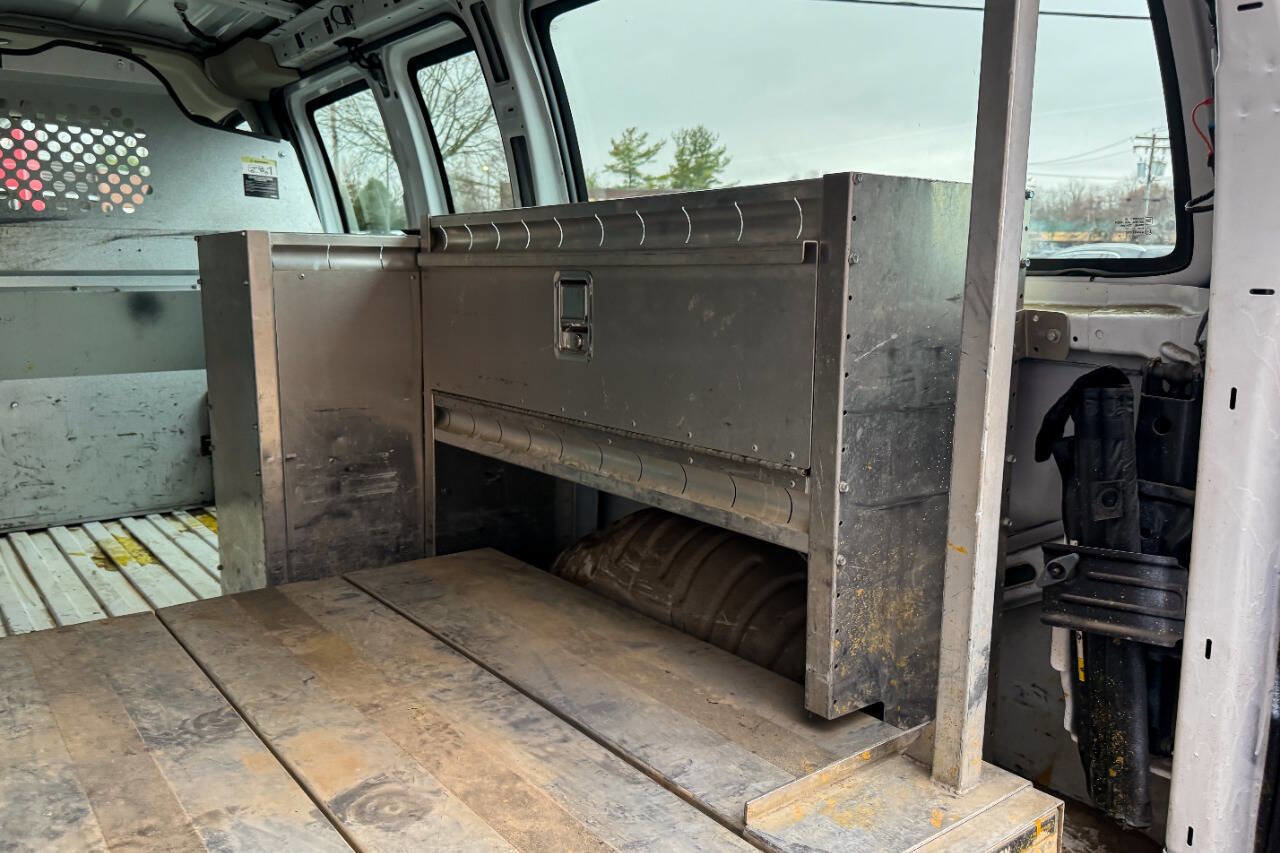 Used 2017 Chevrolet Express 2500 image 18