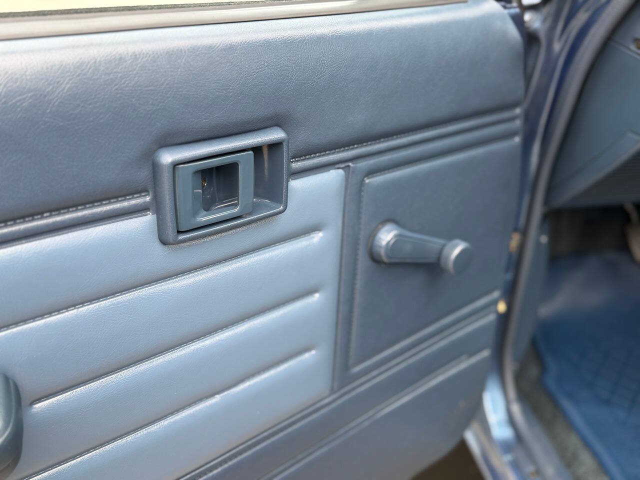 Used 1988 Toyota Pickup 4x4 Regular Cab image 5