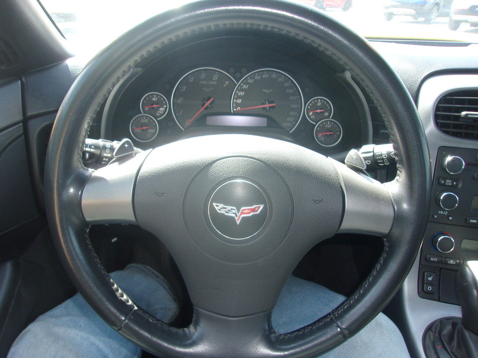 Used 2006 Chevrolet Corvette Coupe w/ Preferred Equipment Group RWD image 8