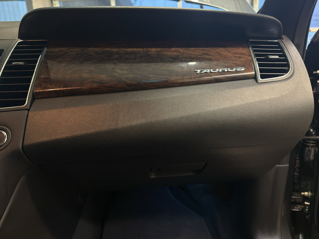 Used 2017 Ford Taurus Limited FWD image 23