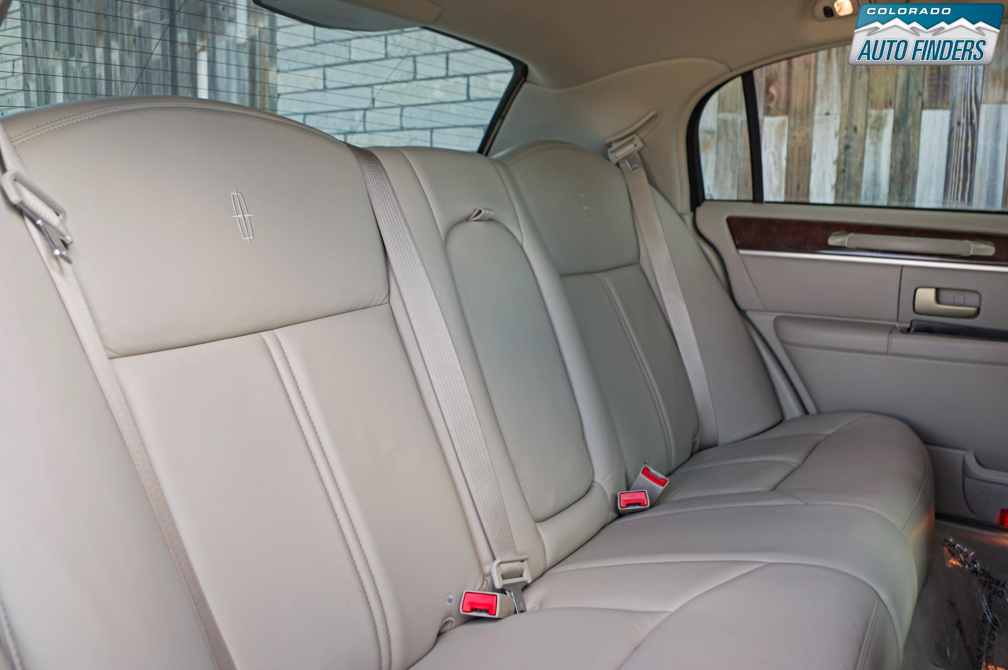 Used 2006 Lincoln Town Car Signature Limited RWD image 21