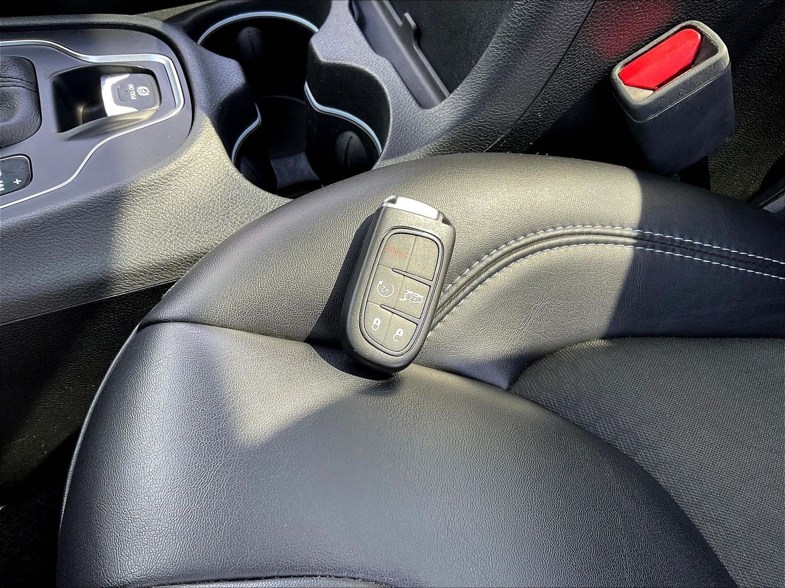 Used 2019 Jeep Cherokee Latitude Plus w/ Comfort/Convenience Group AWD/4WD image 35