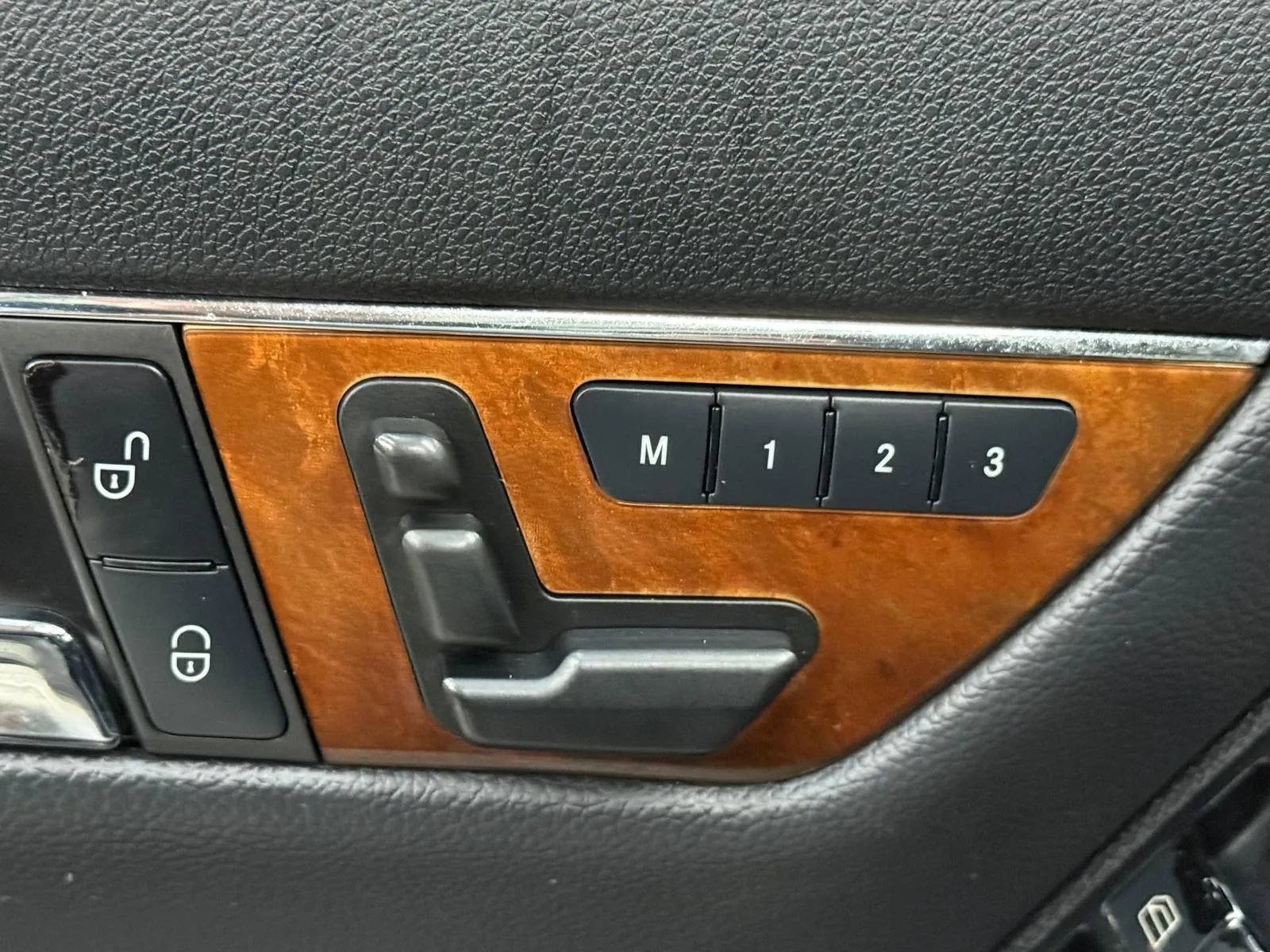 Used 2011 Mercedes-Benz C 350 Sport image 23