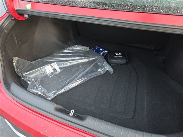 Used 2025 Hyundai Elantra SE image 22