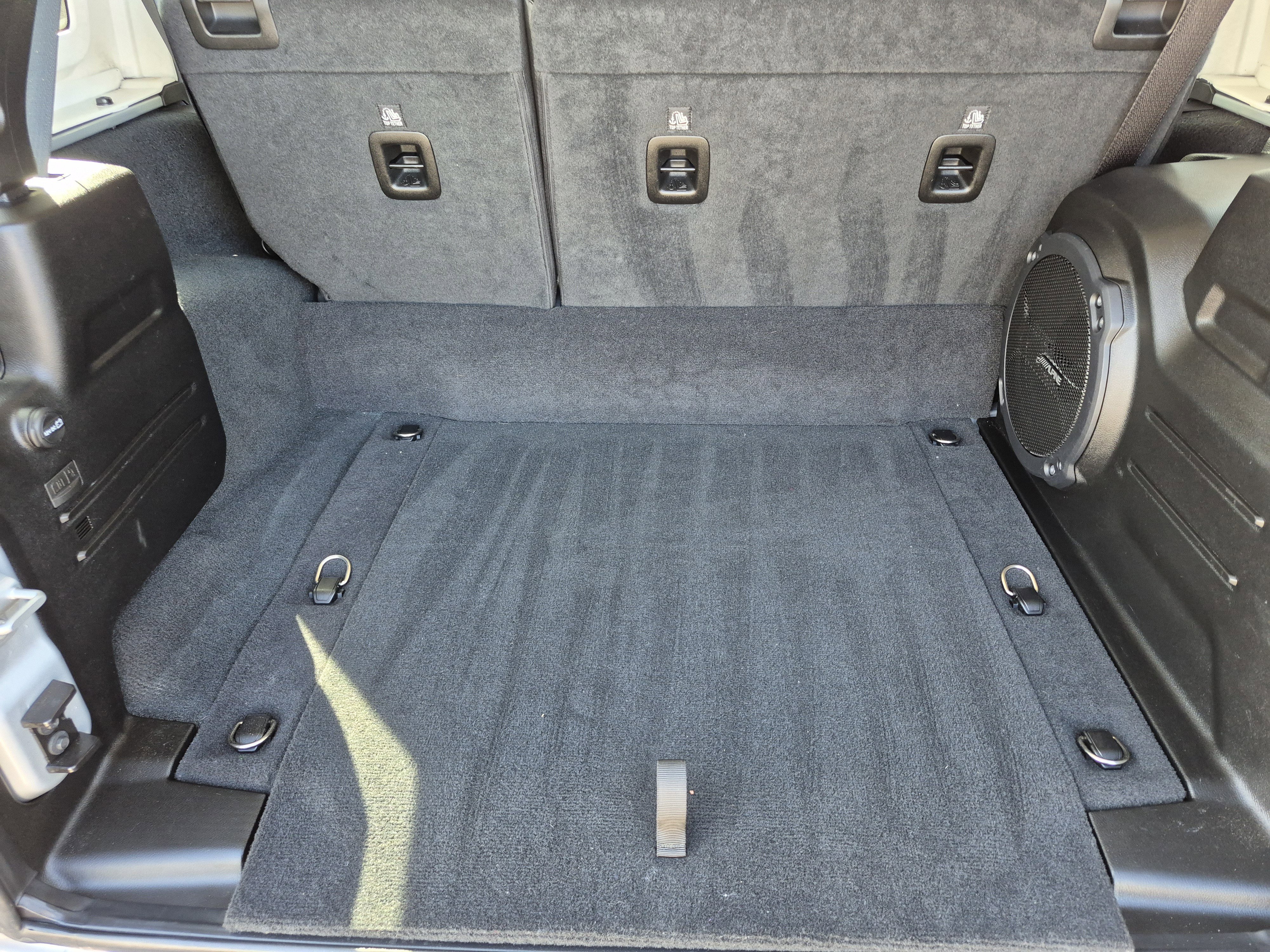 Used 2022 Jeep Wrangler Unlimited Sahara AWD/4WD image 33