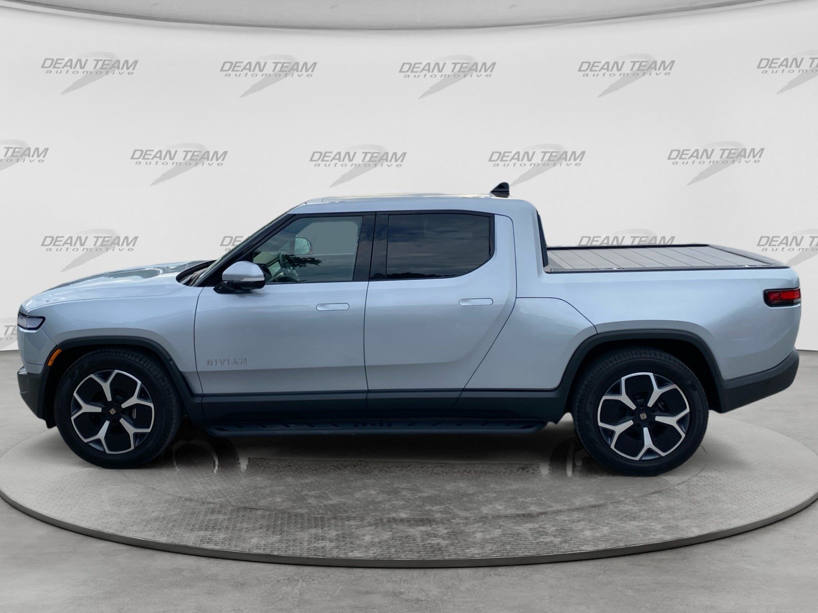 Used 2024 Rivian R1T Adventure Dual AWD/4WD image 4