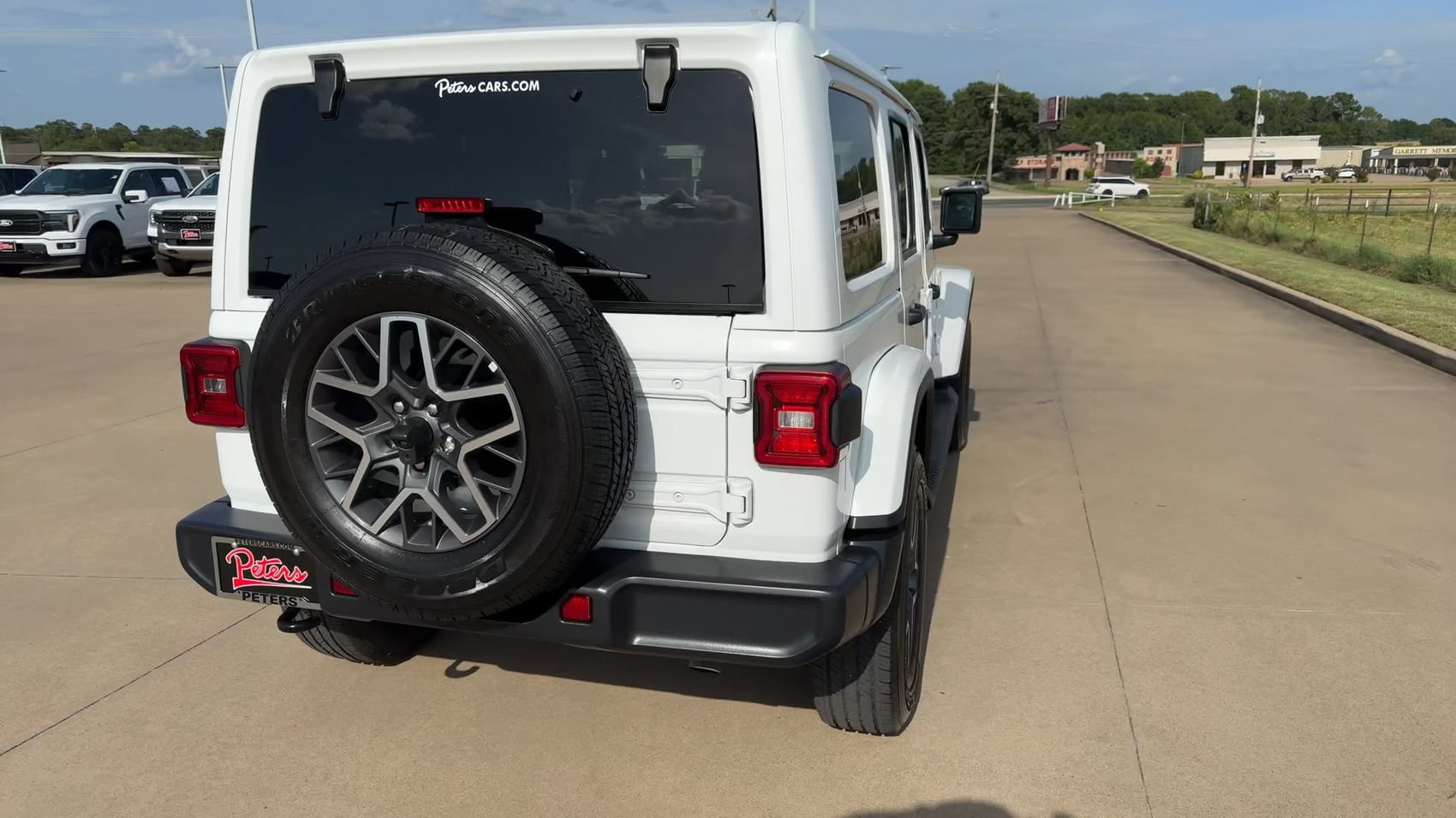 Used 2026 Jeep Wrangler Unlimited Sahara AWD/4WD image 8