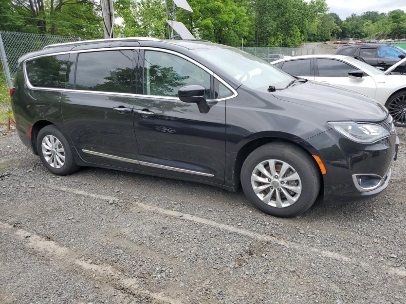 Used 2018 Chrysler Pacifica Touring-L