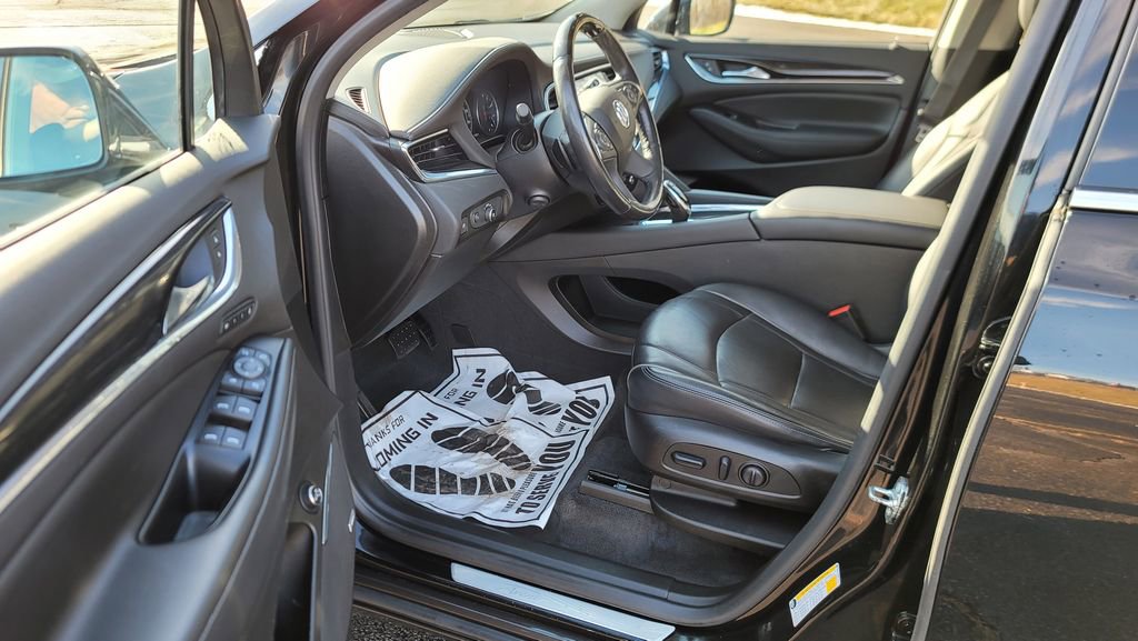 Used 2019 Buick Enclave Avenir w/ Avenir Technology Package image 18