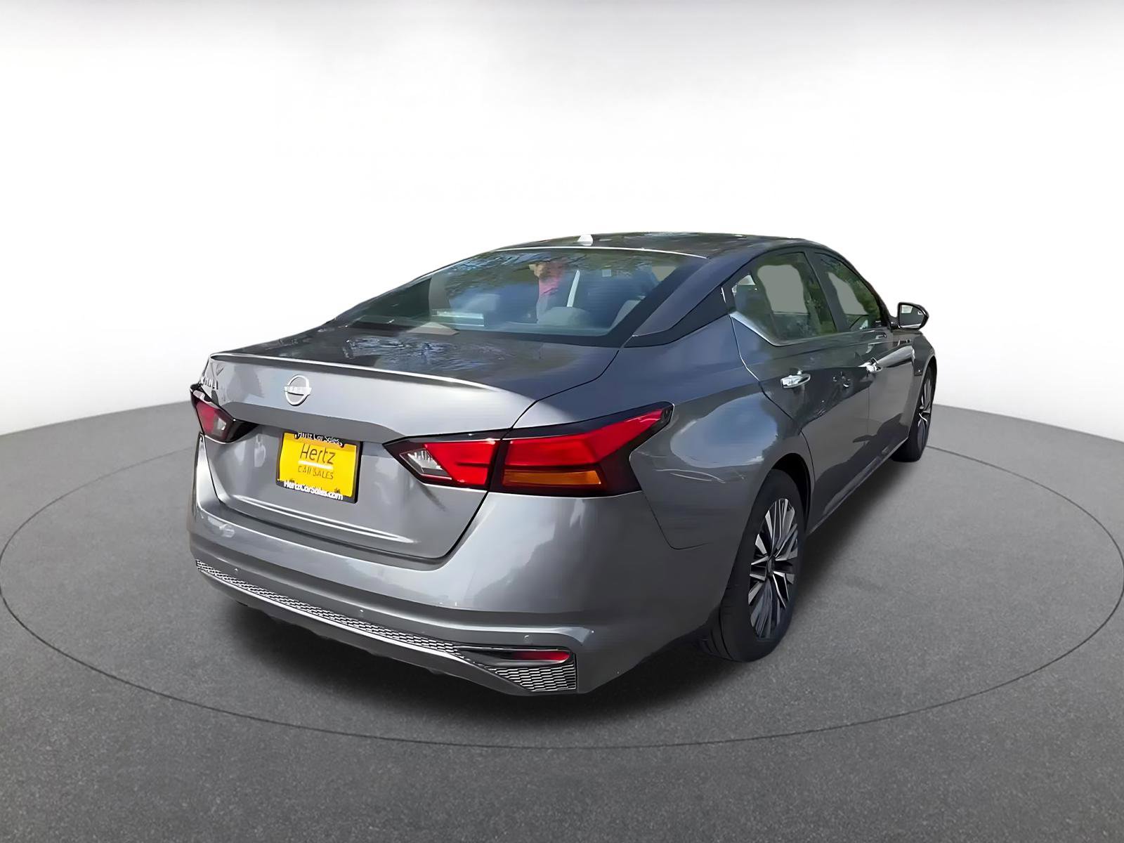 Used 2025 Nissan Altima 2.5 SV FWD image 14