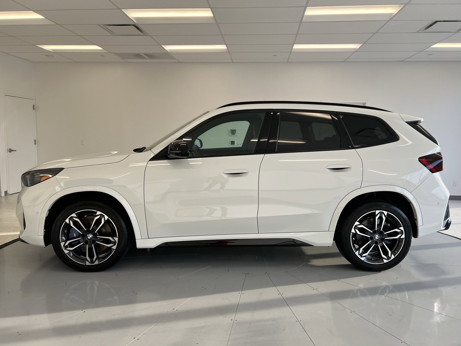 Used 2024 BMW X1 M35i w/ Premium Package image 4