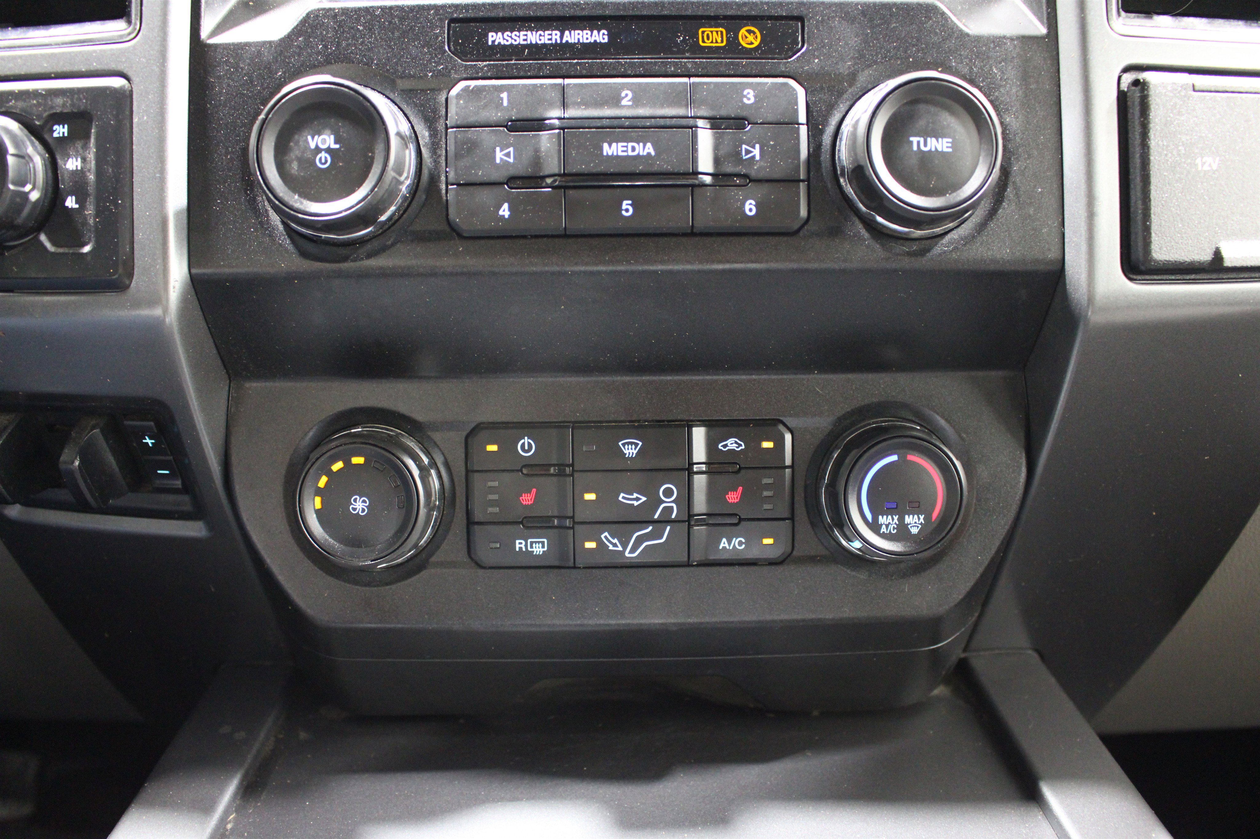 Used 2019 Ford F250 XLT w/ XLT Premium Package image 16