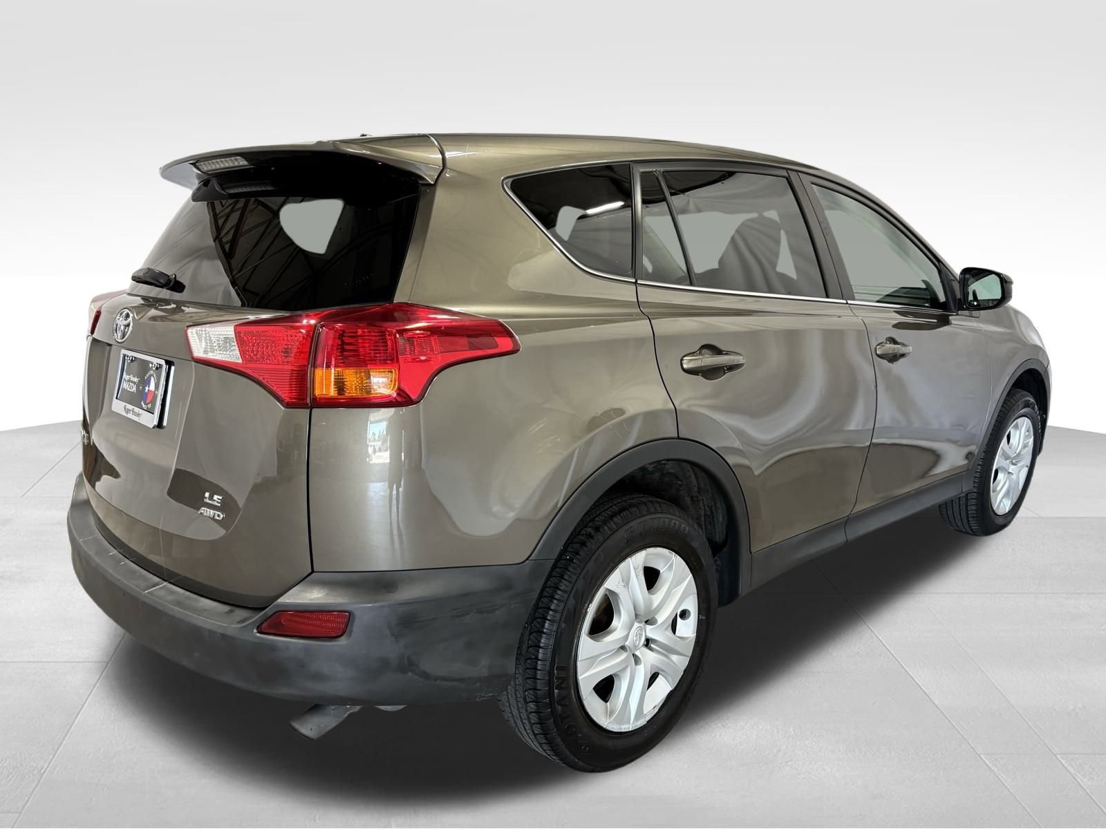 Used 2015 Toyota RAV4 LE image 6