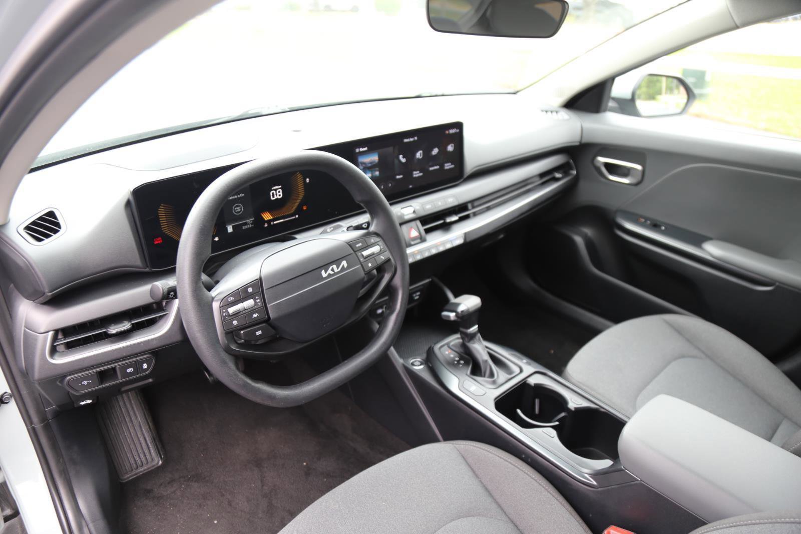 Used 2025 Kia K4 LXS FWD image 5