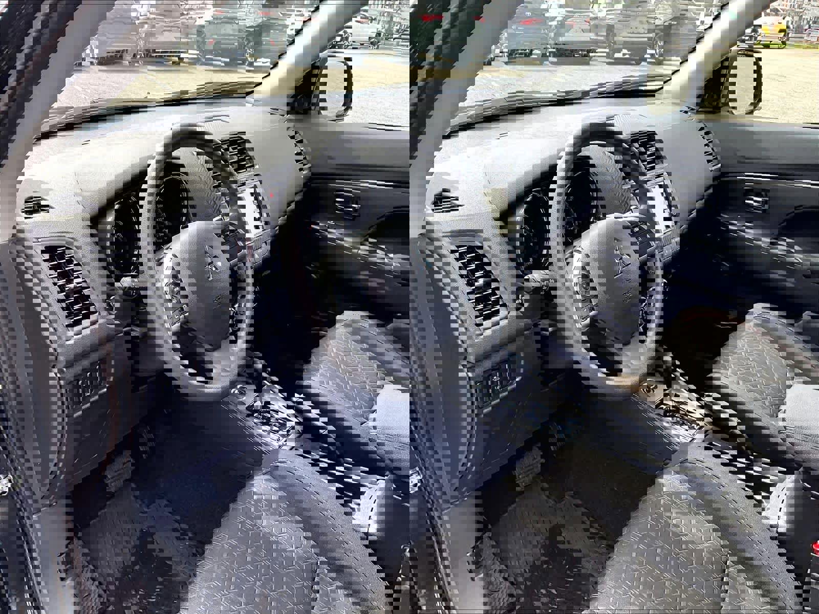 Used 2025 Mitsubishi Outlander Sport ES image 8