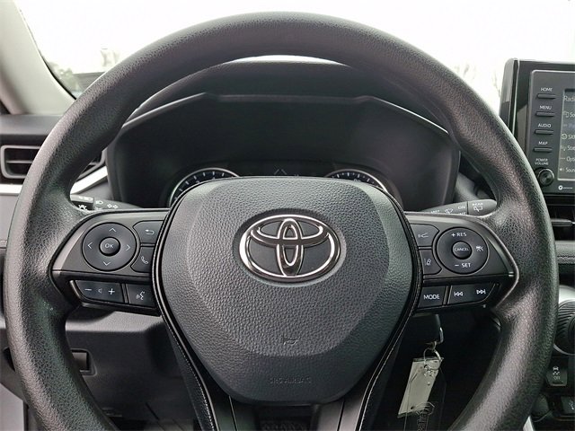 Used 2021 Toyota RAV4 LE image 18