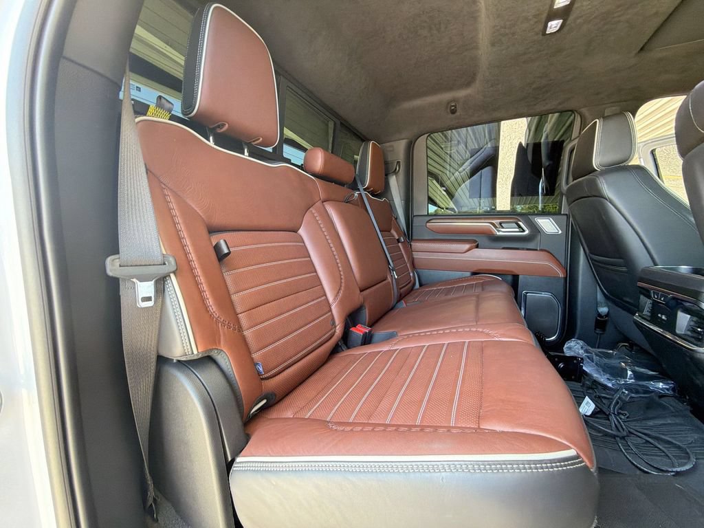 Used 2024 GMC Sierra 2500 Denali Ultimate AWD/4WD image 32