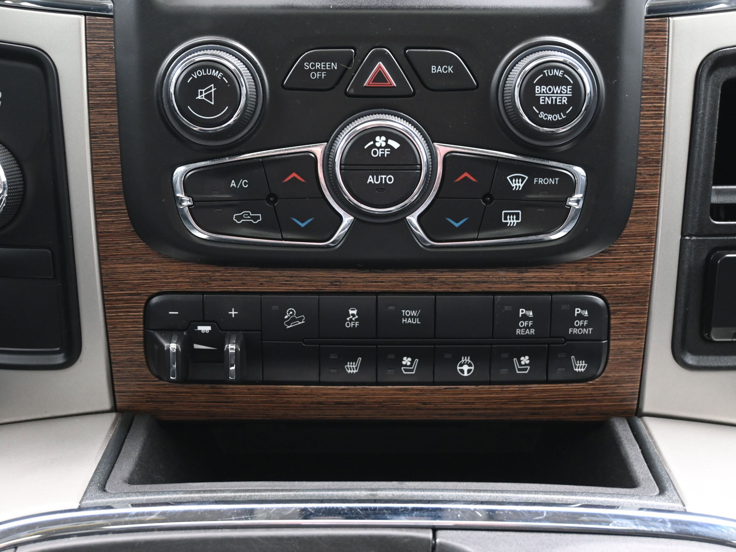 Used 2018 RAM 2500 Laramie w/ Off Road Package AWD/4WD image 38