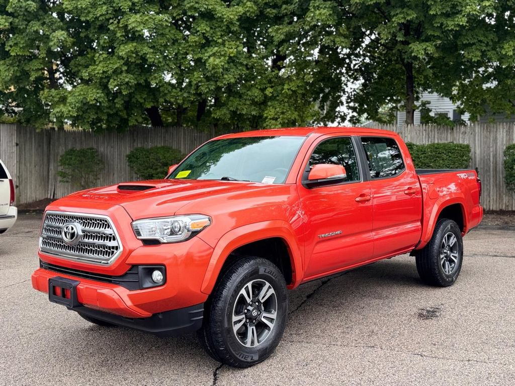 Used 2016 Toyota Tacoma TRD Sport w/ Towing Package AWD/4WD image 2