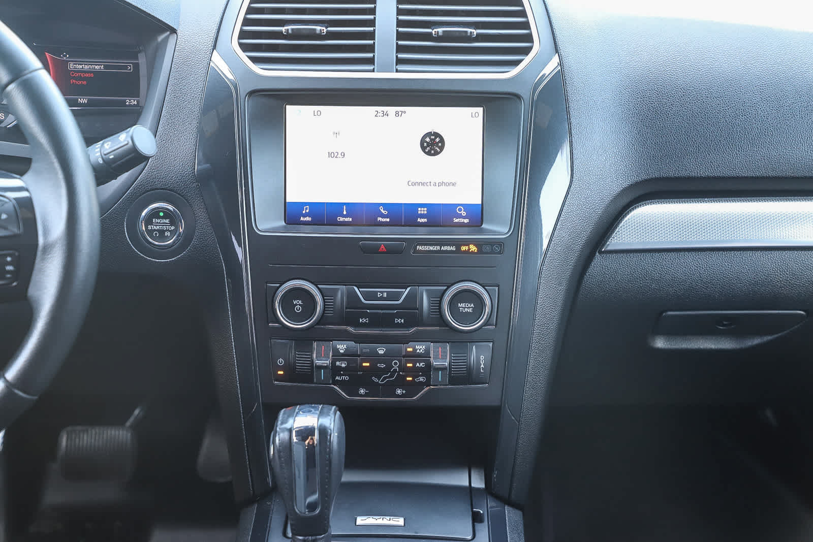 Used 2018 Ford Explorer XLT w/ Equipment Group 201A AWD/4WD image 16