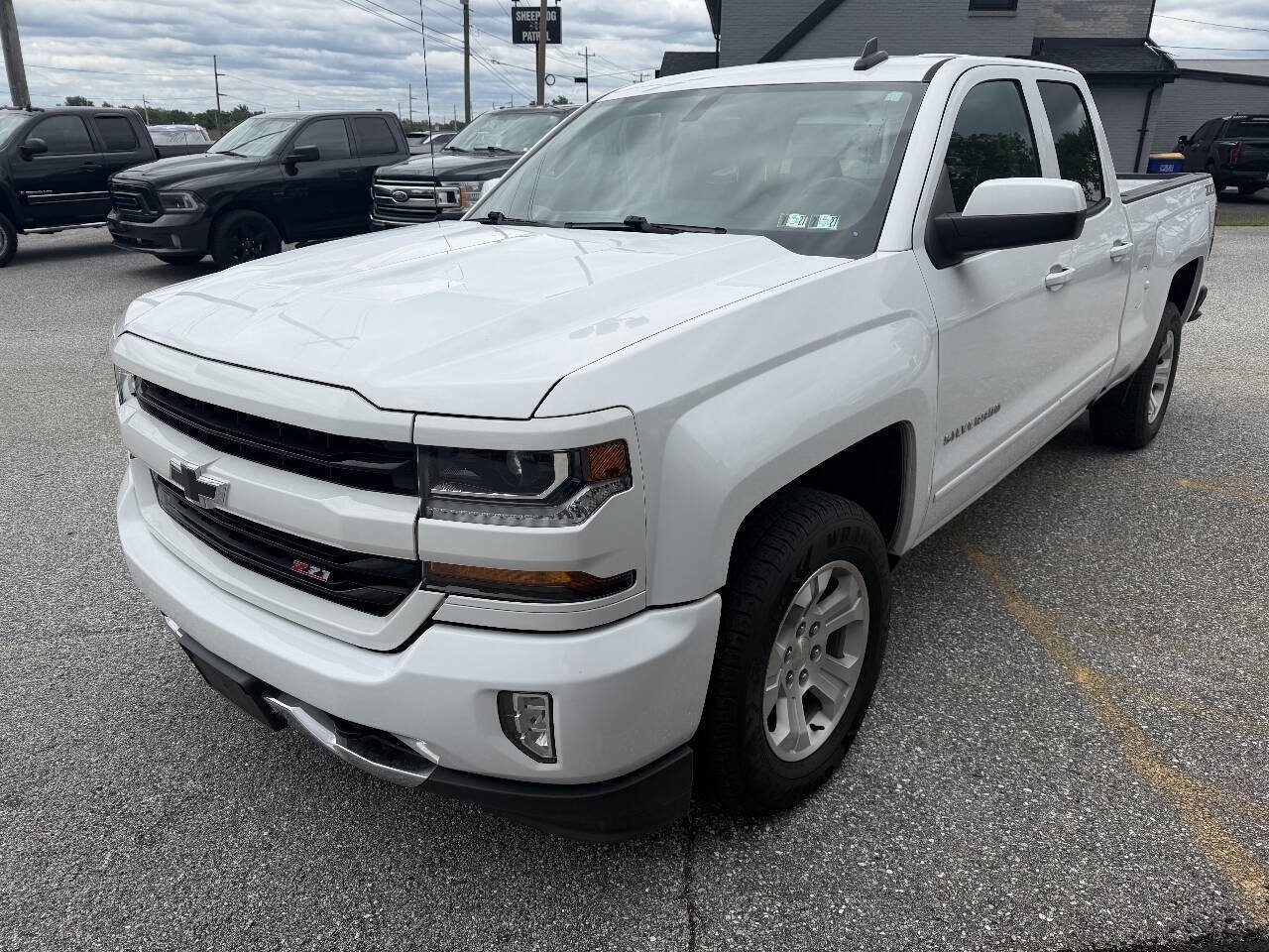 Used 2018 Chevrolet Silverado 1500 LT w/ All Star Edition AWD/4WD image 2