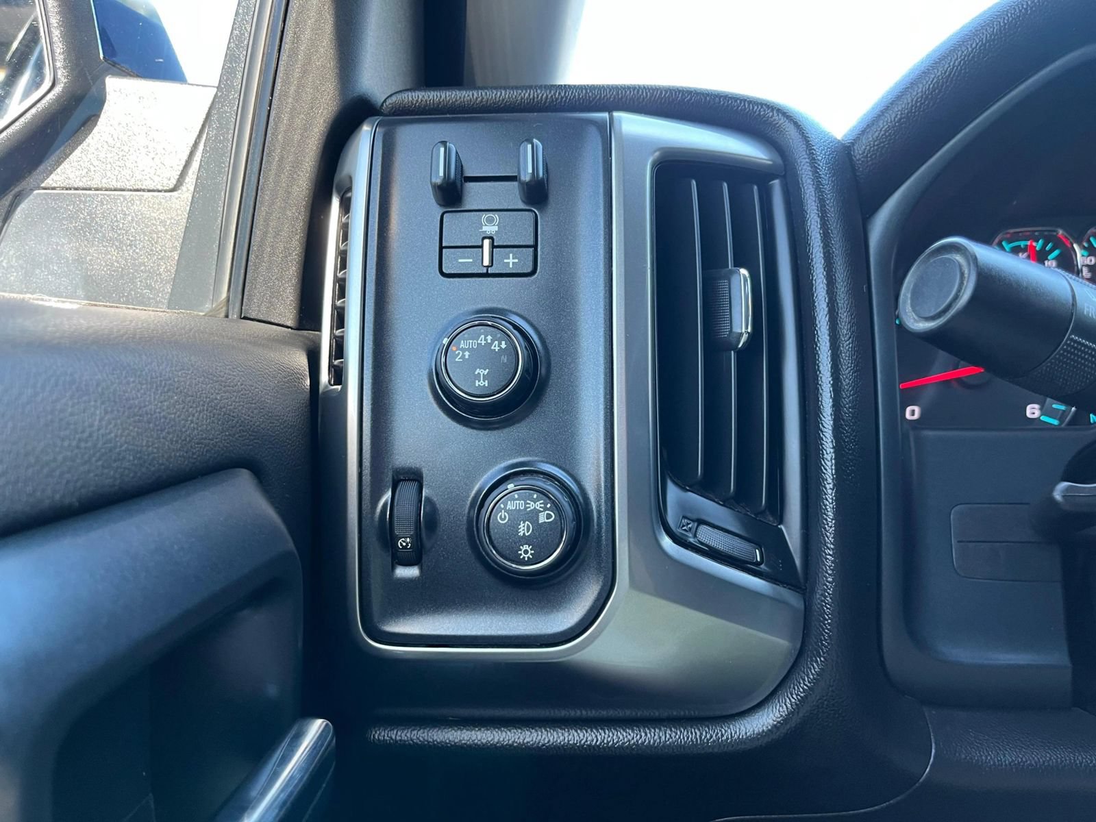 Used 2017 Chevrolet Silverado 1500 LT w/ All Star Edition AWD/4WD image 18