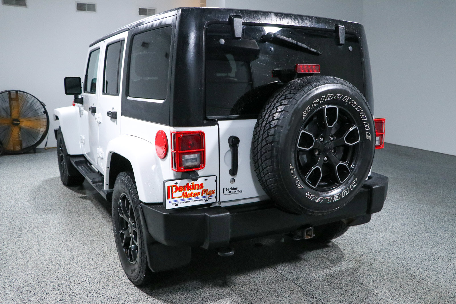 Used 2017 Jeep Wrangler Unlimited Sahara AWD/4WD image 9